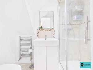 En Suite - click for photo gallery